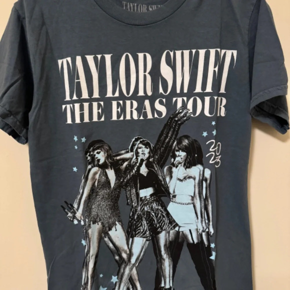 TAYLOR SWIFT | THE ERAS TOUR 1989 ALBUM T-SHIRT - SIZE MEDIUM - 2 AVAILABLE - Picture 8 of 8